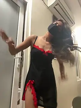 Lunaxx001 online show from April 9, 2026, 10:21 am