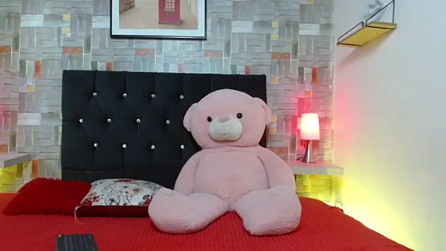 Snapshot of couple_lovelyds chatting on March 18, 2025, 7:33 pm couple lovelyds online show from March 18, 2025, 7:33 pm