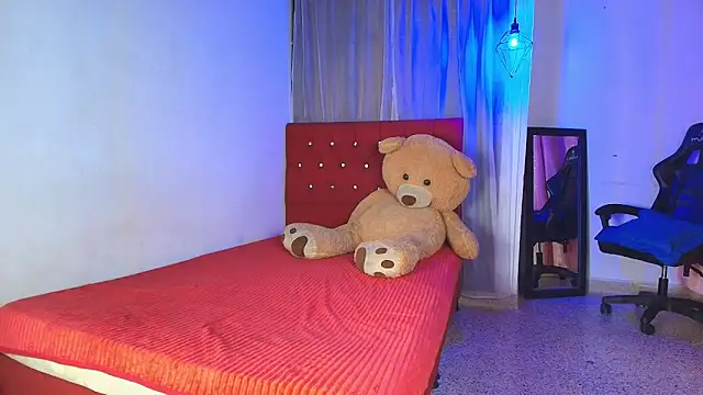 Snapshot of couple_lovelyds chatting on October 16, 2025, 9:34 pm couple lovelyds online show from October 16, 2025, 9:34 pm