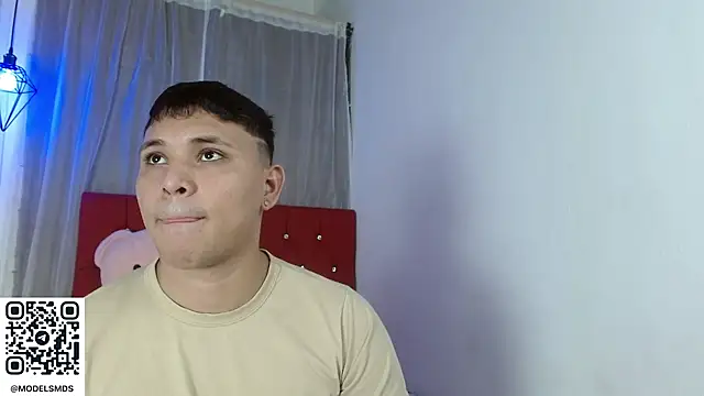 Snapshot of couple_lovelyds chatting on November 19, 2025, 8:42 pm couple lovelyds online show from November 19, 2025, 8:42 pm