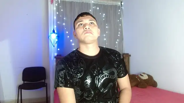 Snapshot of couple_lovelyds chatting on March 20, 2025, 7:46 pm couple lovelyds online show from March 20, 2025, 7:46 pm