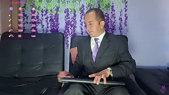 yazforeSolo online show from February 5, 2026, 2:02 pm