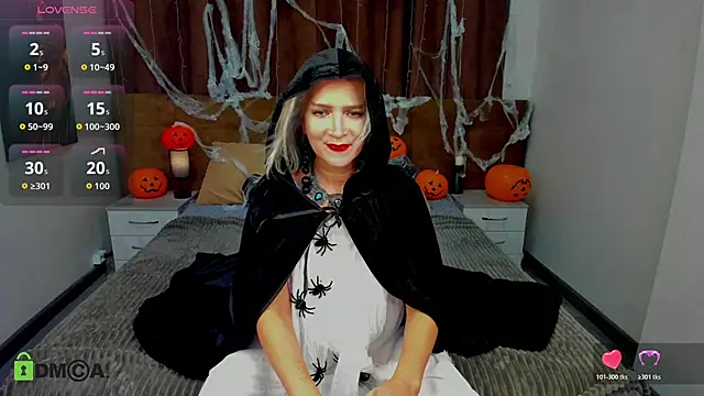 Luna  Lewis online show from October 31, 2025, 9:06 am