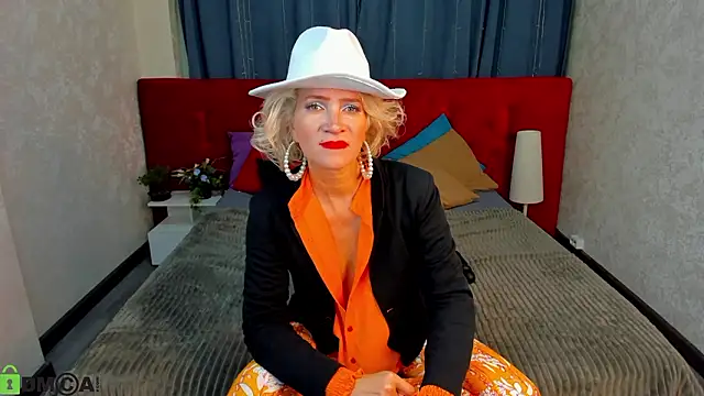 Snapshot of Luna__Lewis chatting on February 17, 2026, 9:39 am Luna Lewis online show from February 17, 2026, 9:39 am