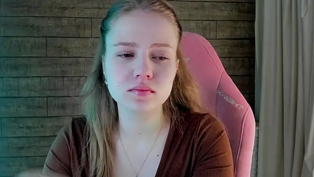 SelinSwarovski online show from April 10, 2026, 4:03 pm