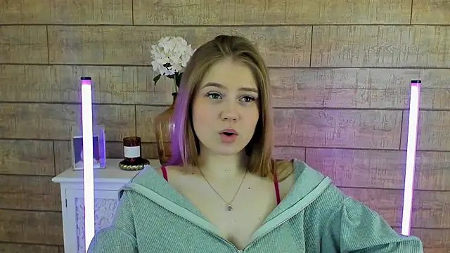 Snapshot of SelinSwarovski chatting on March 19, 2025, 10:31 pm SelinSwarovski online show from March 19, 2025, 10:31 pm