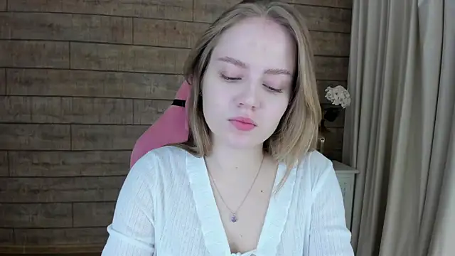 Snapshot of SelinSwarovski chatting on October 6, 2025, 4:08 pm SelinSwarovski online show from October 6, 2025, 4:08 pm