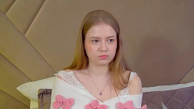 SelinSwarovski online show from December 20, 2025, 8:44 pm