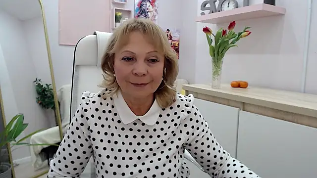 Milla Cutie18 online show from March 6, 2025, 6:30 am