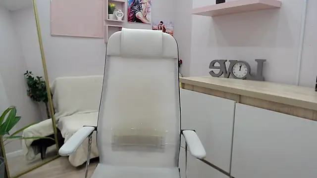 Milla Cutie18 online show from March 3, 2025, 9:02 am