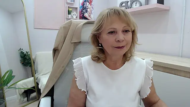 Milla Cutie18 online show from March 4, 2025, 9:29 am