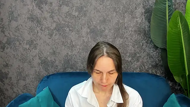 Snapshot of Lillian_White chatting on March 21, 2025, 9:01 am Lillian White online show from March 21, 2025, 9:01 am