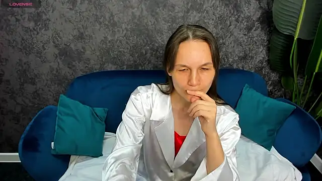 Snapshot of Lillian_White chatting on February 19, 2025, 6:44 am Lillian White online show from February 19, 2025, 6:44 am