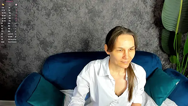 Snapshot of Lillian_White chatting on February 24, 2025, 7:11 am Lillian White online show from February 24, 2025, 7:11 am