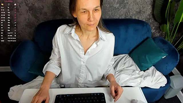 Snapshot of Lillian_White chatting on February 24, 2025, 1:31 pm Lillian White online show from February 24, 2025, 1:31 pm
