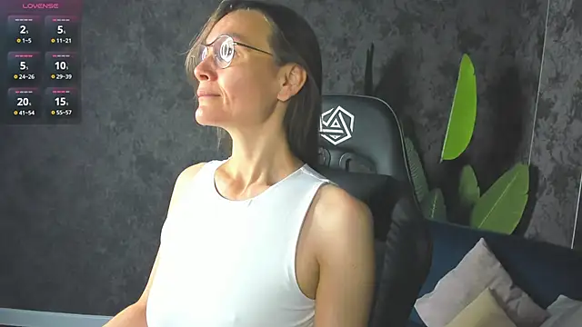 Snapshot of Lillian_White chatting on September 22, 2025, 12:05 am Lillian White online show from September 22, 2025, 12:05 am