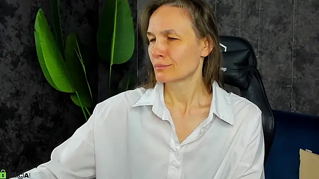 Lillian White online show from April 5, 2026, 1:01 am