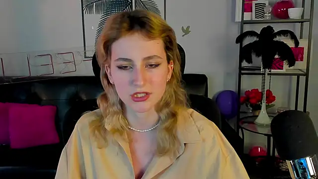 LuxRayi online show from January 25, 2025, 9:35 pm