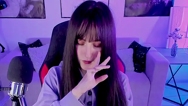 LuxRayi online show from February 11, 2025, 9:46 pm