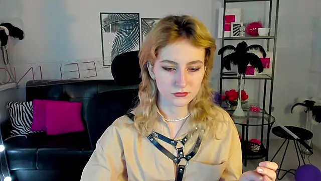 LuxRayi online show from January 25, 2025, 2:58 pm