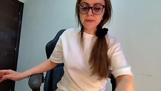 Eelleen online show from May 26, 2026, 12:14 pm