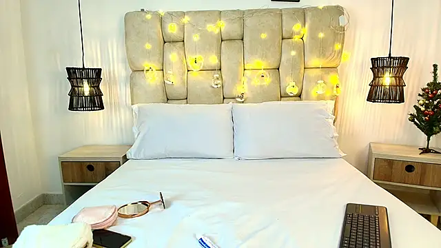 AdharaSmithh online show from December 16, 2025, 7:29 pm