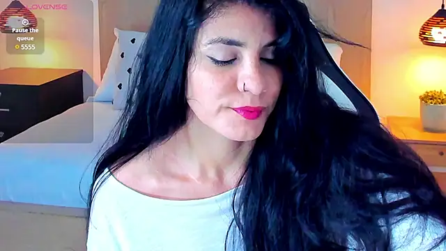 elissa iris online show from March 11, 2025, 8:08 am