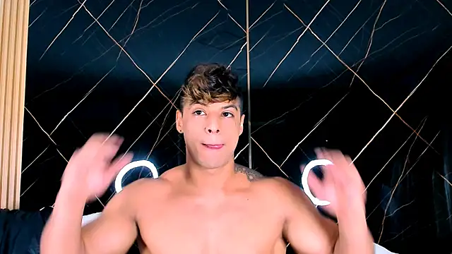 Owen Muzcle online show from October 20, 2025, 4:18 pm