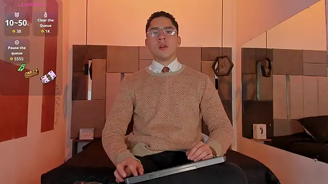 LiamNovak online show from December 2, 2025, 11:45 am