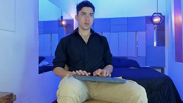 LiamNovak online show from February 1, 2026, 12:03 pm