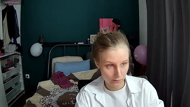 Snapshot of KatiKate chatting on May 4, 2026, 3:15 pm KatiKate online show from May 4, 2026, 3:15 pm