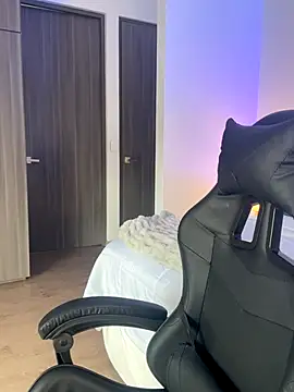 SophieRaily  online show from September 19, 2025, 8:02 pm