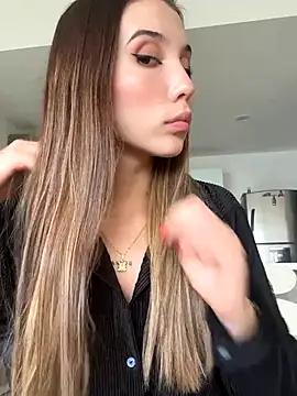 SophieRaily  online show from September 10, 2025, 7:13 pm