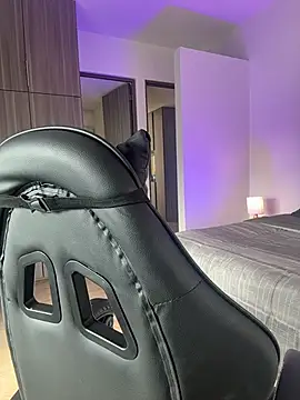 SophieRaily  online show from December 18, 2025, 4:33 pm