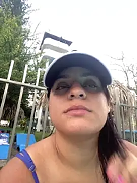 Snapshot of Violetrousse chatting on February 15, 2026, 9:58 pm Violetrousse online show from February 15, 2026, 9:58 pm