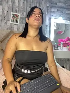 Violetrousse online show from May 19, 2026, 6:48 pm