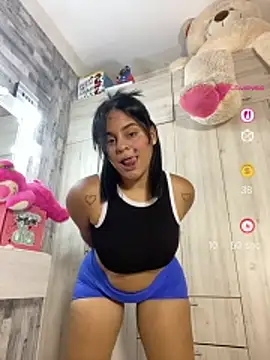 Violetrousse online show from May 15, 2026, 5:11 pm