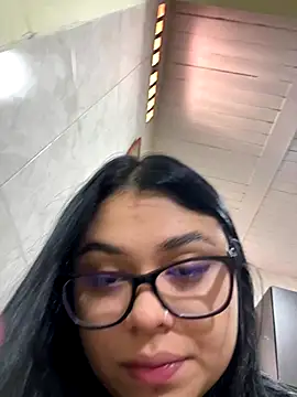 alissonfernandez  online show from September 17, 2025, 2:52 pm