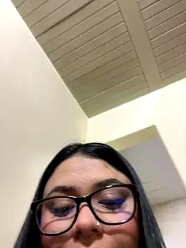 alissonfernandez  online show from October 2, 2025, 10:40 am