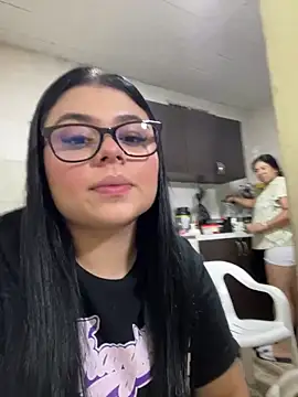 alissonfernandez  online show from September 25, 2025, 11:05 am