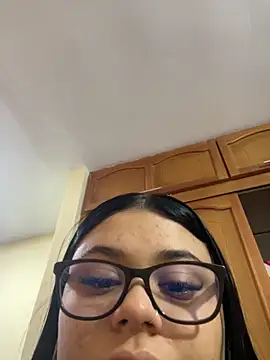 alissonfernandez  online show from October 21, 2025, 3:33 pm