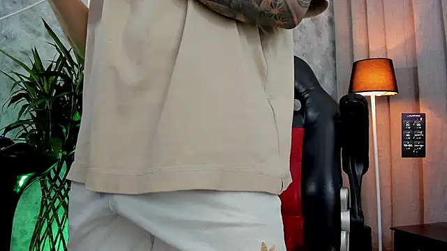 boyc022  online show from September 21, 2025, 2:39 am