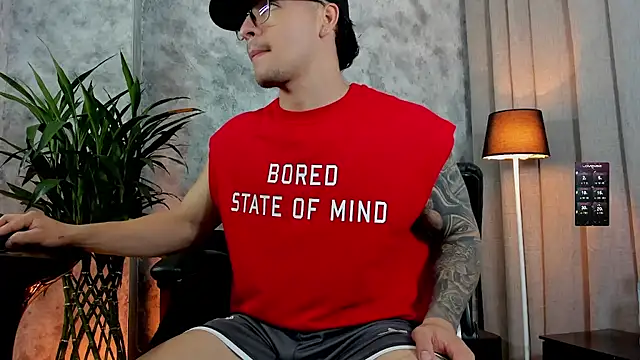 boyc022  online show from September 25, 2025, 10:38 pm