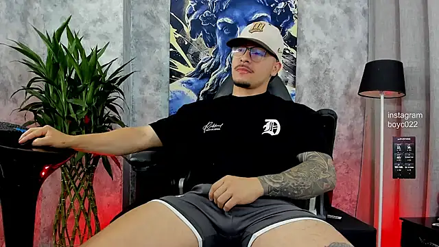 boyc022  online show from September 11, 2025, 2:39 pm