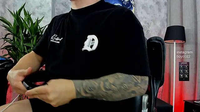 boyc022  online show from September 10, 2025, 10:42 pm