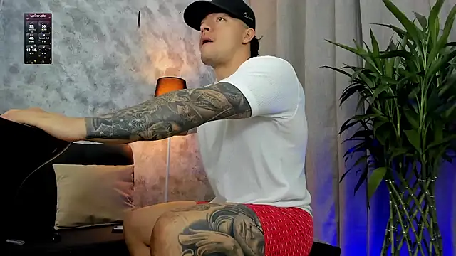 boyc022  online show from September 18, 2025, 4:43 pm