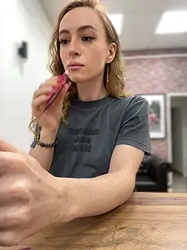  AngelMoon  online show from September 18, 2025, 4:04 am