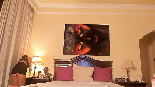 LunaMystyque online show from March 18, 2026, 4:08 pm