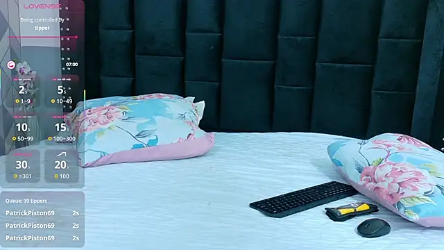 Snapshot of hornybarelylegalgirl chatting on February 8, 2026, 7:44 pm hornybarelylegalgirl online show from February 8, 2026, 7:44 pm