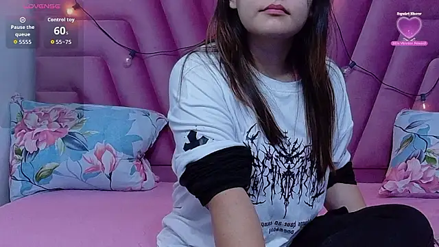 Snapshot of hornybarelylegalgirl chatting on February 26, 2026, 12:16 pm hornybarelylegalgirl online show from February 26, 2026, 12:16 pm